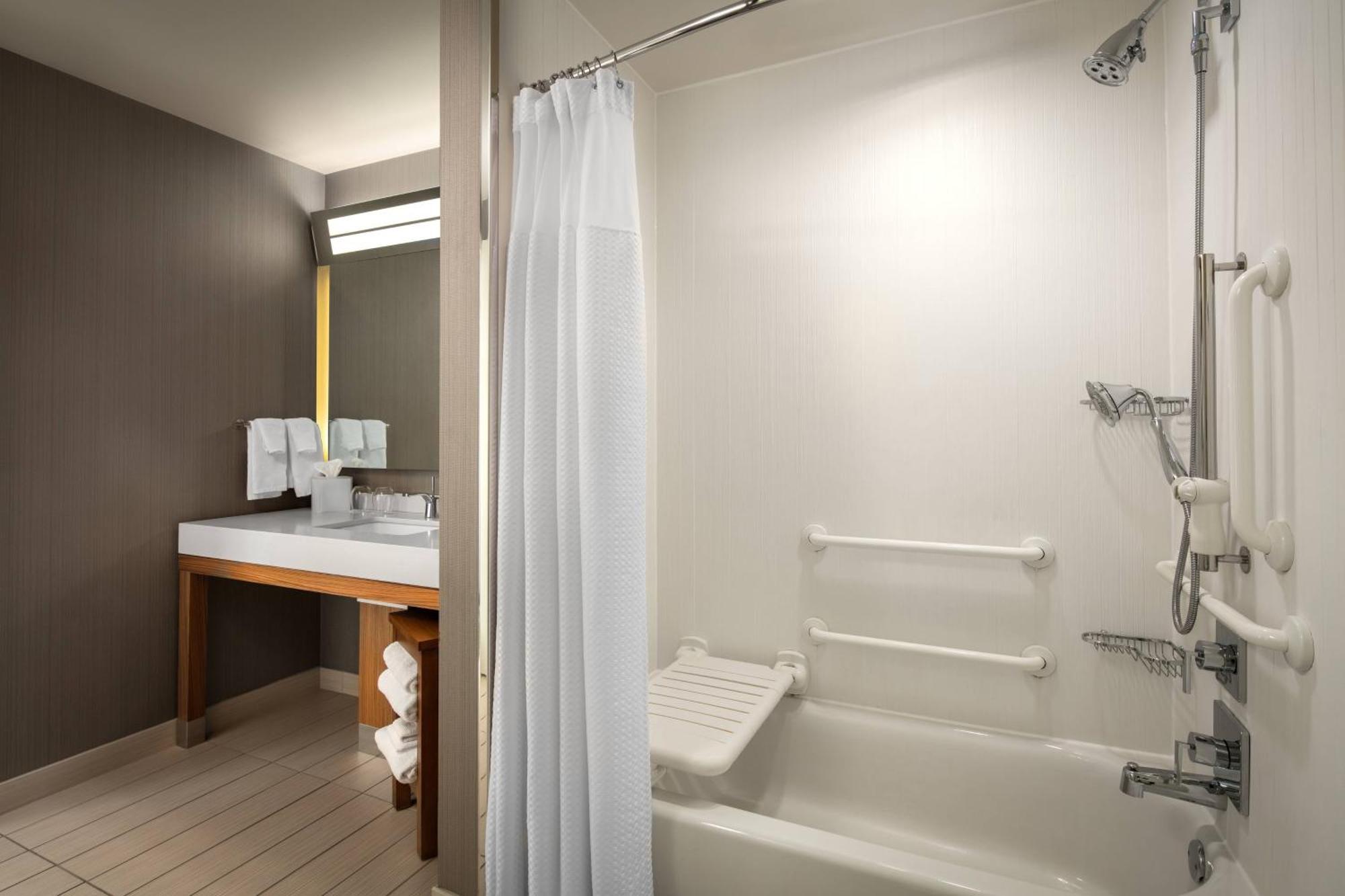 Courtyard By Marriott Erie Bayfront Otel Dış mekan fotoğraf